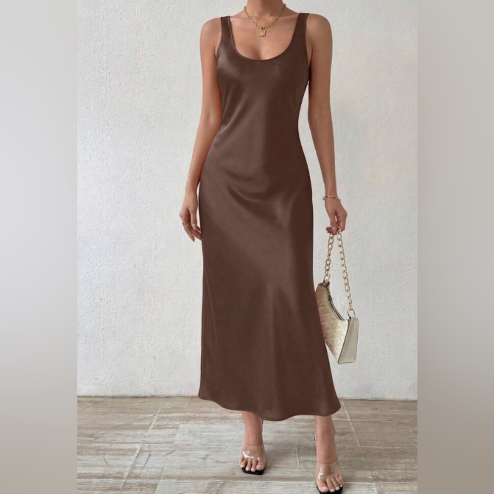 Sleek Brown Scoop Neck Maxi Dress
